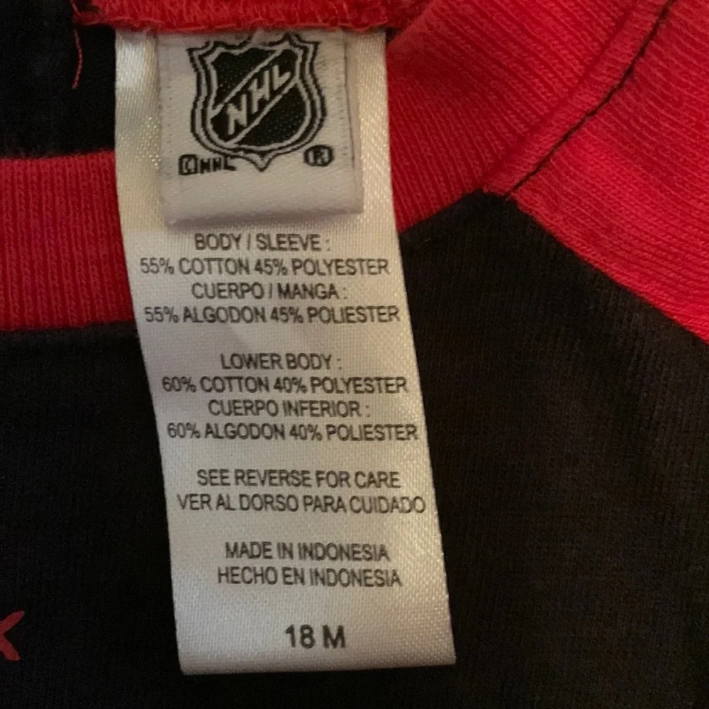NHL Chicago Blackhawks One Piece, Bib & Slippers 18m - Picture 7 of 7